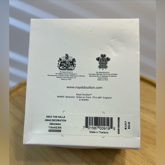 NIB Royal Doulton "DECK THE HALLS" Christmas Ornament~Bone China~Hand Painted - Picture 2 of 6